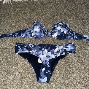 Hollister Gilly Hicks bikini small bottom 34A top